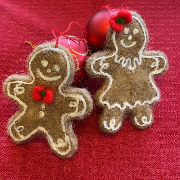 Handcrafted needle felted pair of gingerbread man and lady Christmas ornaments - Picture 5 of 7